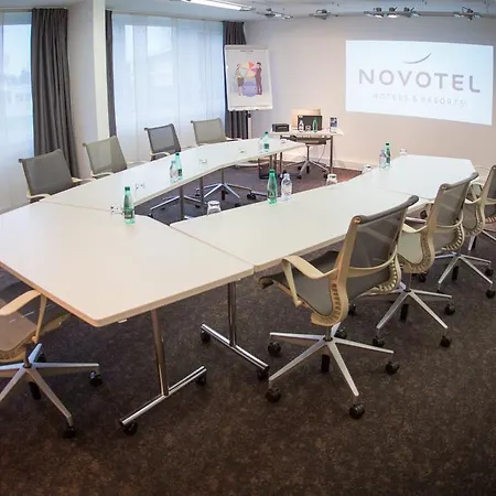 Отель Novotel Lille Aeroport Лескен